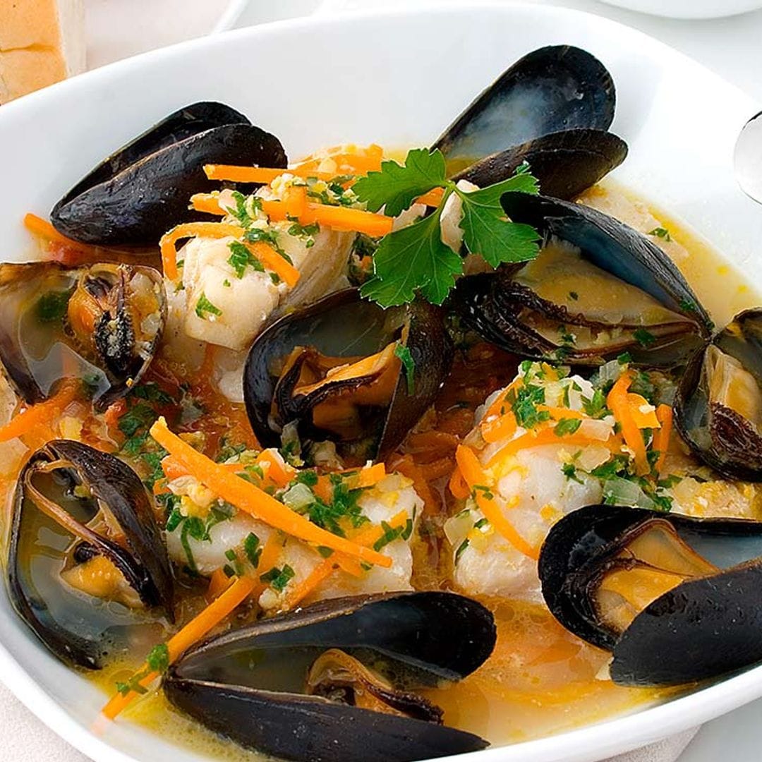 Guiso de mejillones con pescado blanco