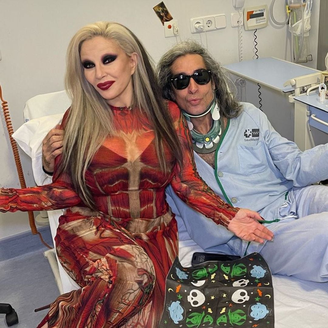 La visita de Alaska, vestida de Halloween, para animar a Mario Vaquerizo en el hospital donde sigue ingresado