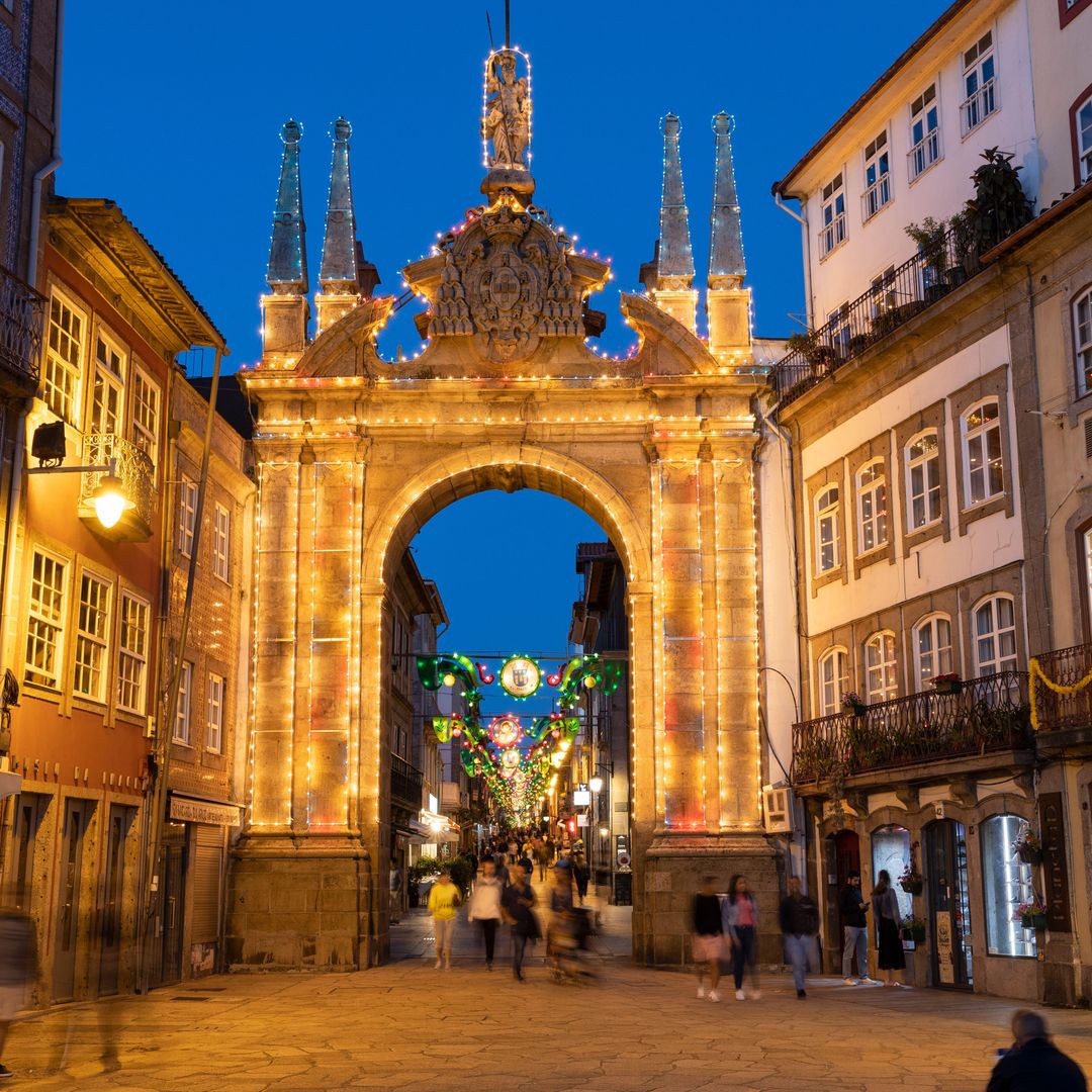 Arco de Porta Nova, en Braga, Navidad, Portugal