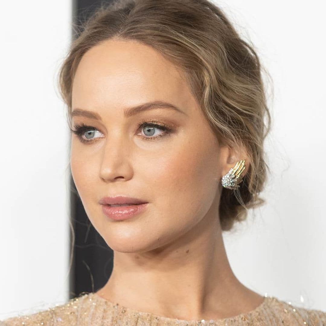 Jennifer Lawrence reaparece deslumbrante y embarazadísima en la alfombra roja