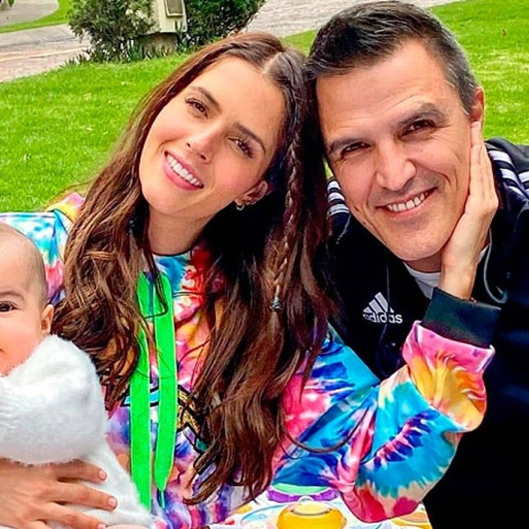 Por primera vez, Claudia Álvarez y Billy Rovzar celebran su aniversario con su hija Kira