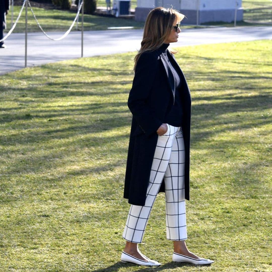 El look de viaje de Melania para ir del aeropuerto a la oficina sin pasar por casa