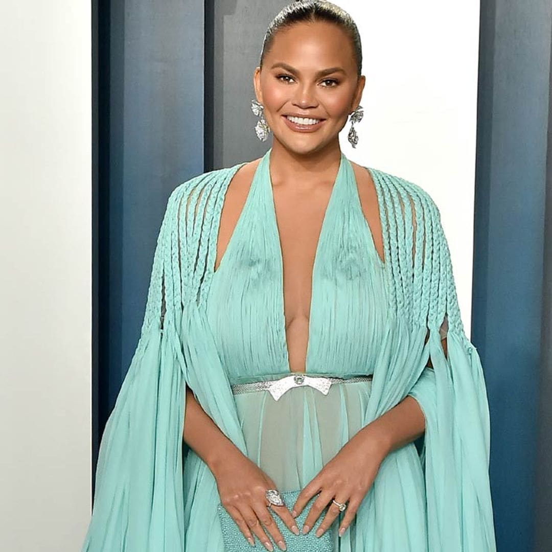 Chrissy Teigen se opera el pecho y lo mejor es la divertida reacción de su hija