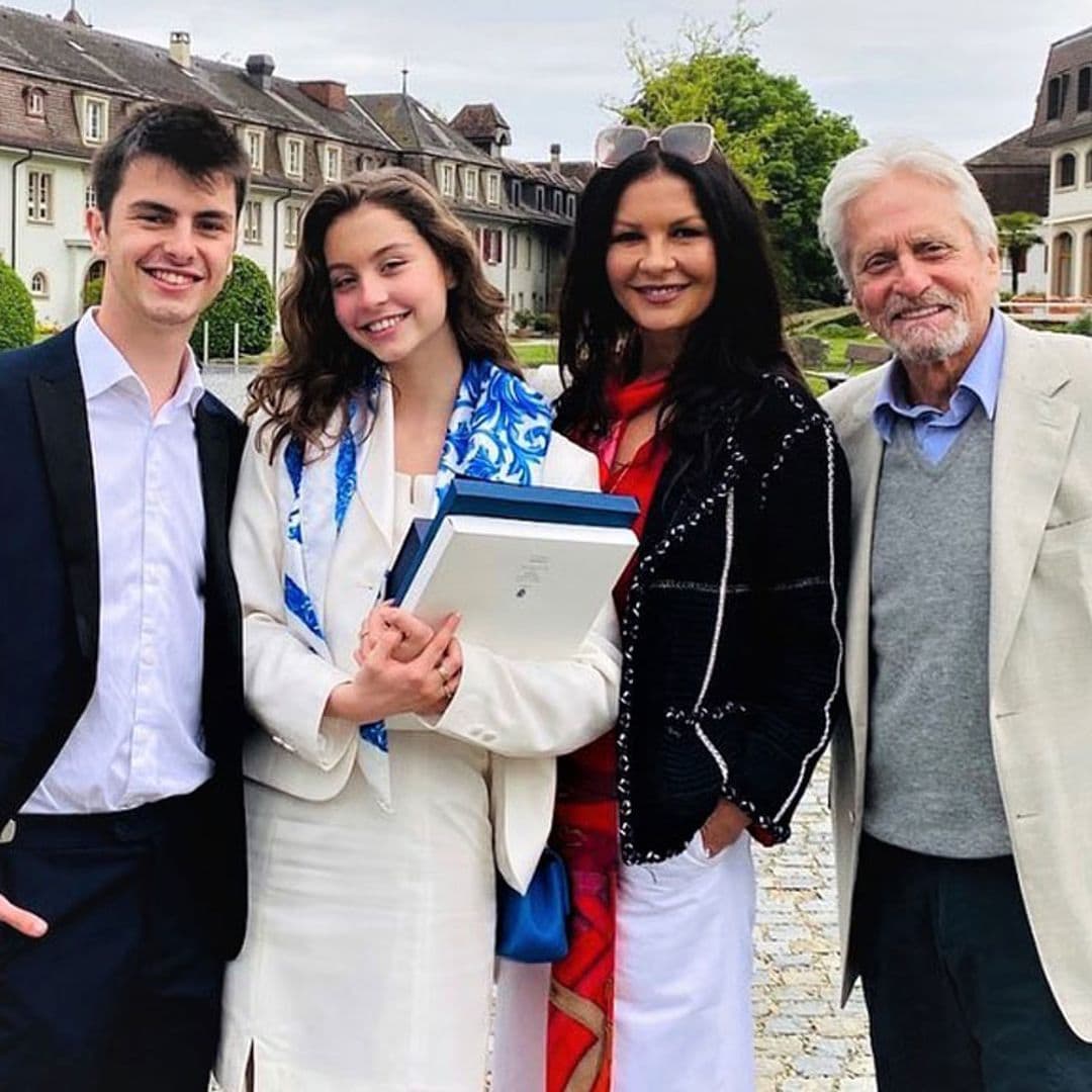 Catherine Zeta Jones y Michael Douglas, unos padres muy orgullosos en la graduación de su hija