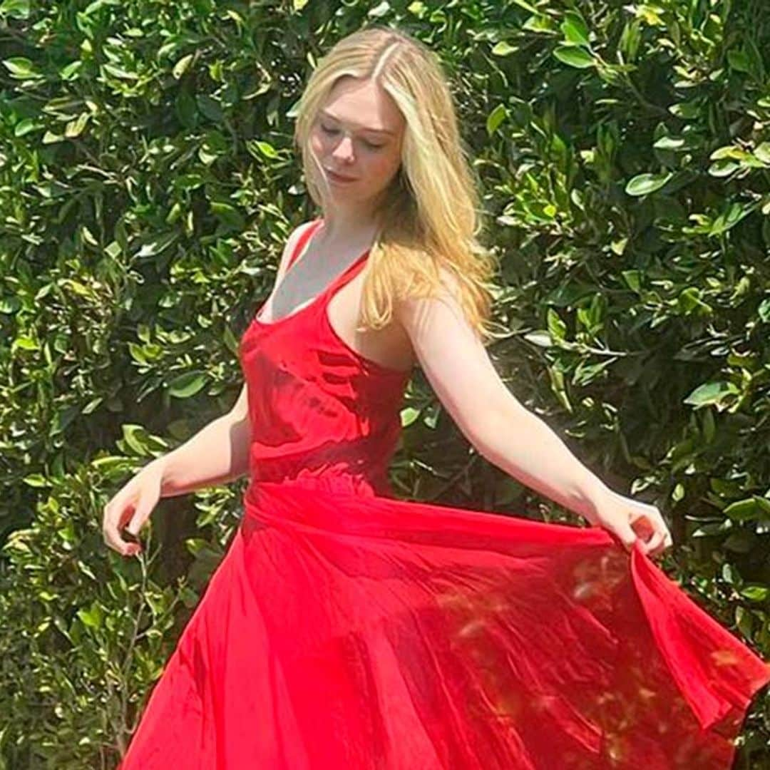 De día o de noche: con un vestido rojo como el de Elle Fanning estarás guapa en cualquier ocasión