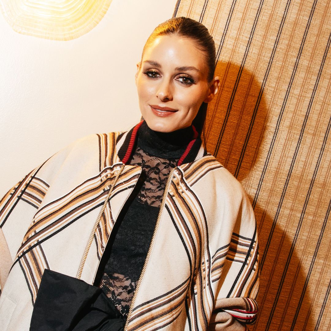 Olivia Palermo se rinde a las extensiones para lucir la 'sleek ponytail' más sofisticada