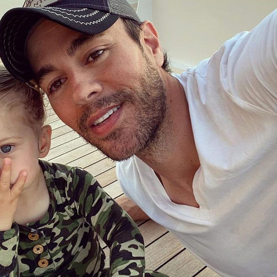 Enrique Iglesias cuenta cuál de sus tres hijos con Anna Kournikova se parece más a él