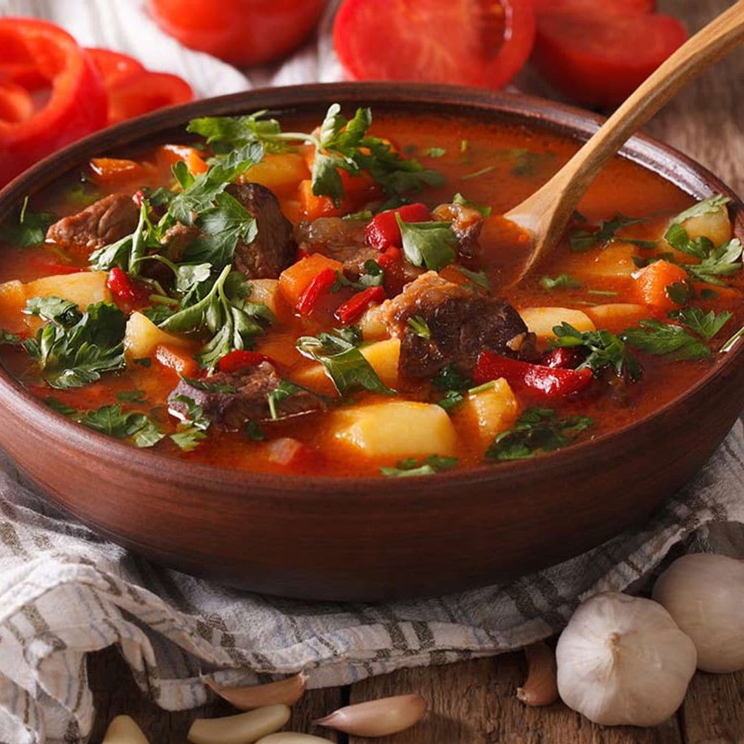 Cómo hacer 'goulash' un guiso tan sencillo como delicioso perfecto para los días fríos