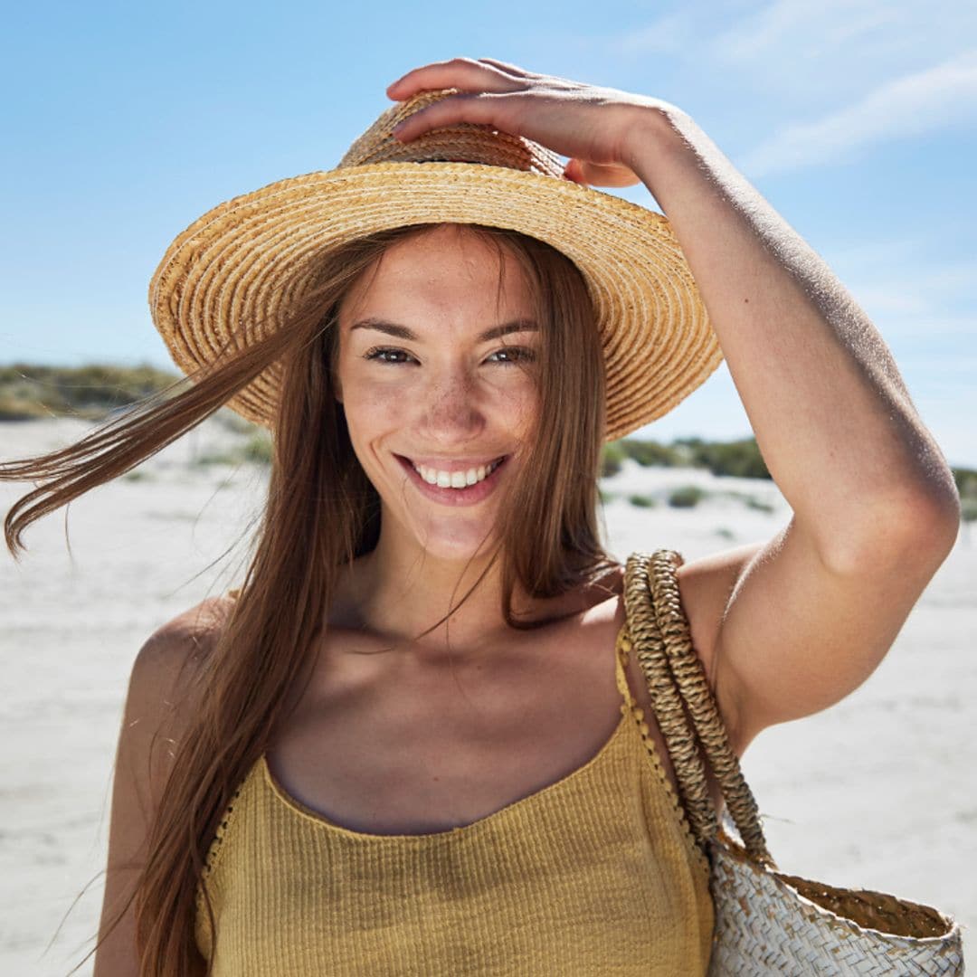 Cepillos y productos antiencrespamiento que te van a solucionar los días de playa