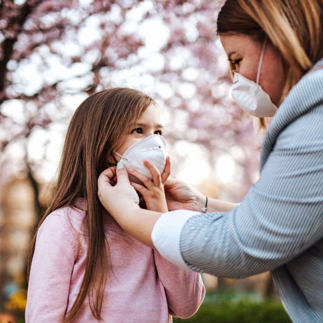 ¿Podrían las mascarillas FFP2 ayudarme a combatir la alergia primaveral de mi hijo?