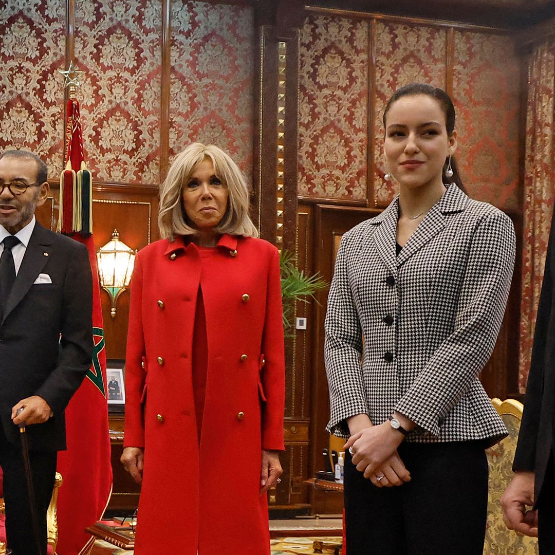 La princesa ejerció como una especie de primera dama del Reino cuando acompañó a la mujer del Presidente francés por la alfombra roja que conducía a la cena de Estado en el palacio real de Rabat 