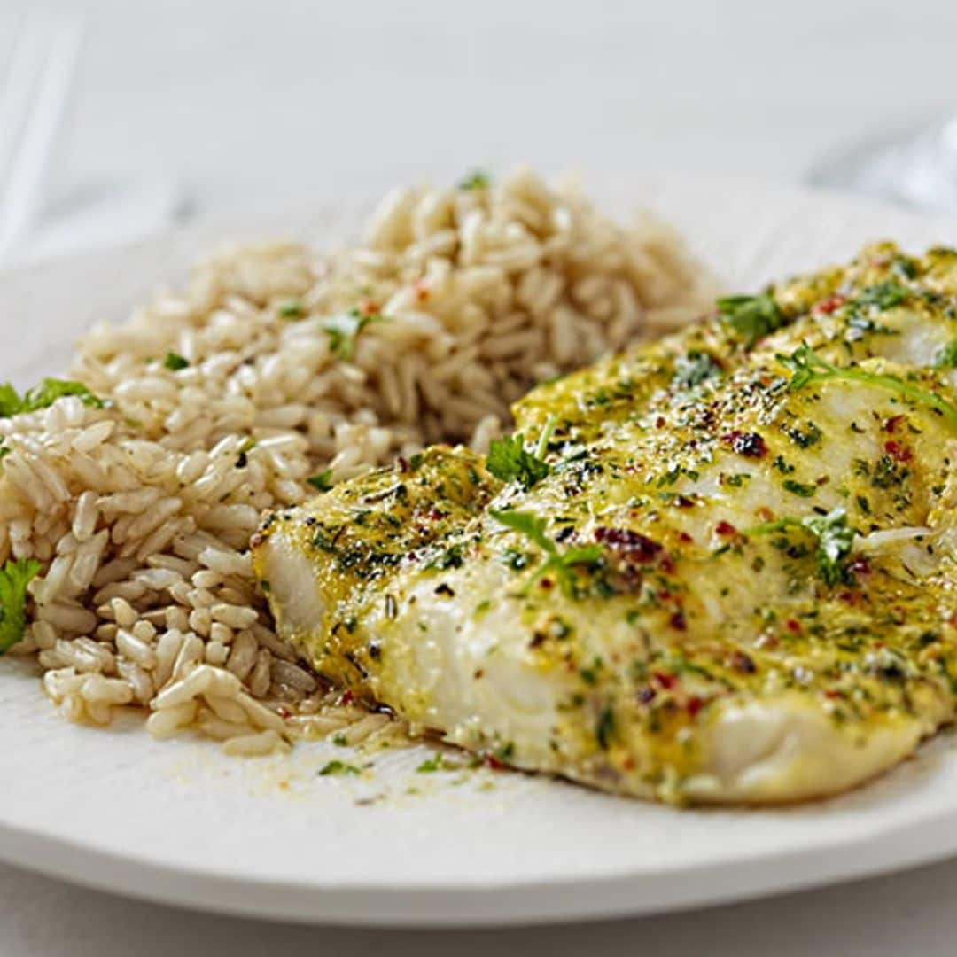 Lomo de bacalao asado con mantequilla de hierbas y arroz