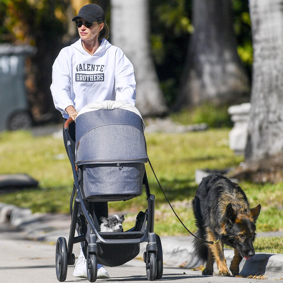 De paseo con su bebé, Gisele Bündchen presume en su look su amor por Joaquim Valente