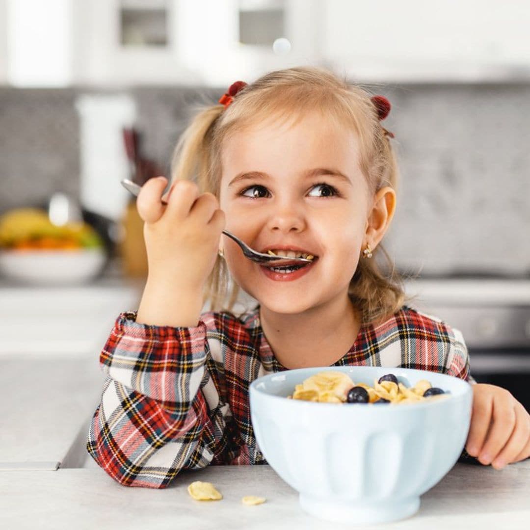 Qué debe tener un desayuno completo de un niño en edad escolar