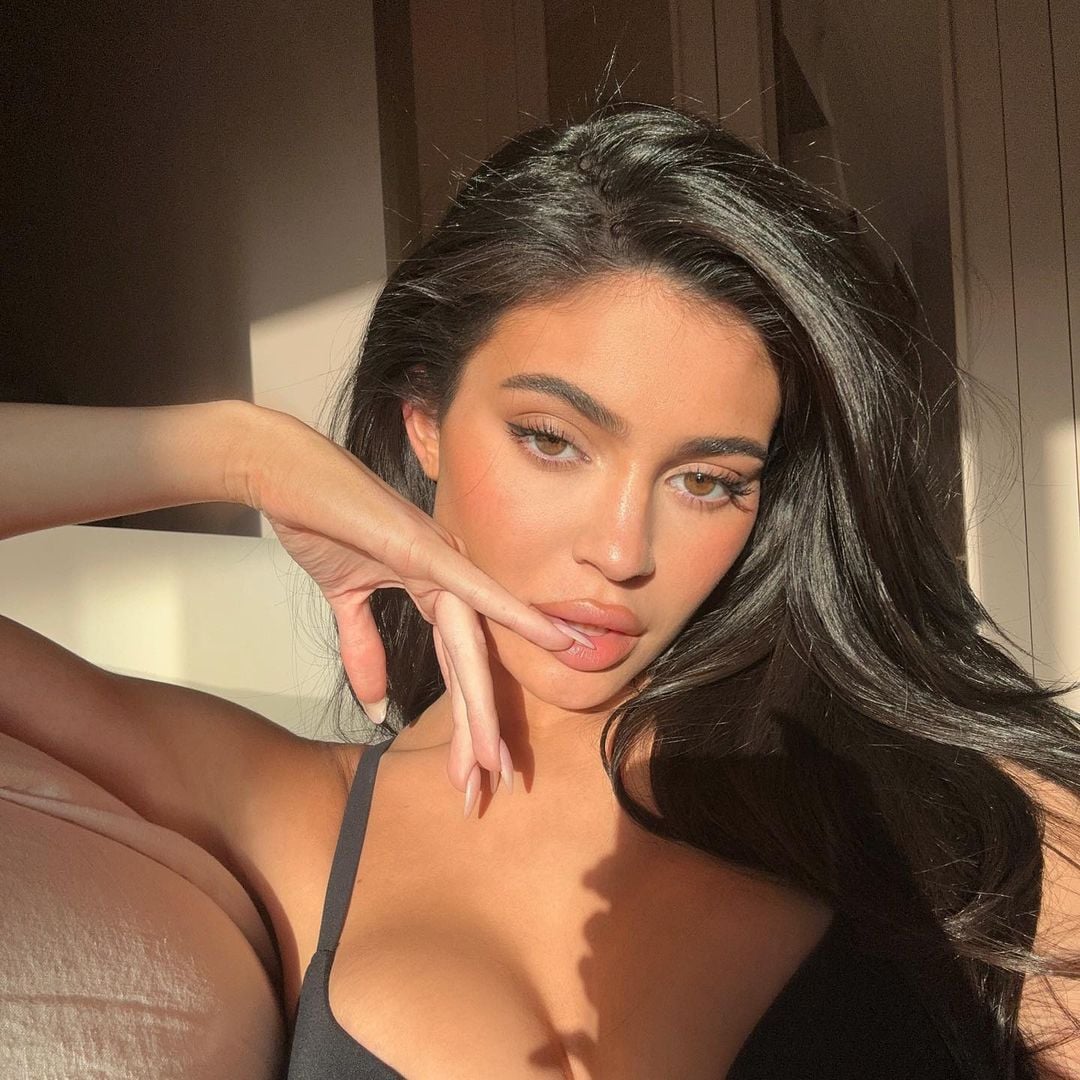 Kylie Jenner lo confirma: este otoño se llevan las uñas cuadradas