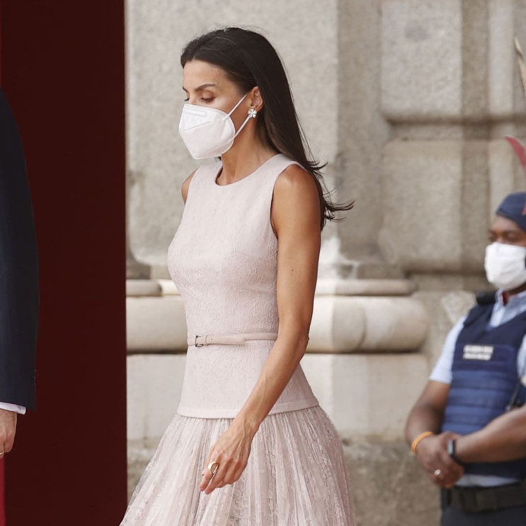 Doña Letizia rescata su romántico vestido de bailarina para recibir al presidente de Corea del Sur