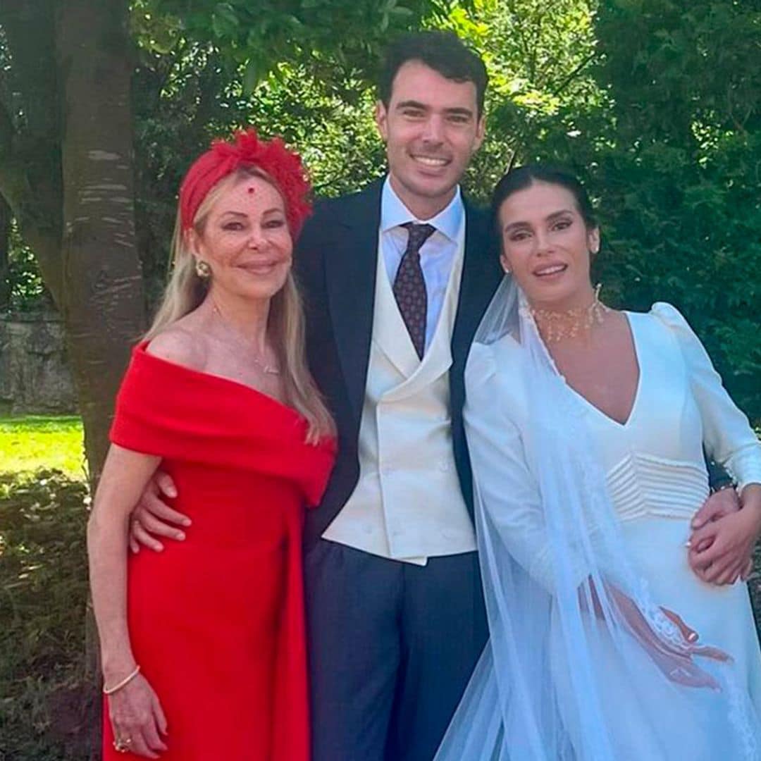 Juancho García Obregón y Cristina Gutiérrez ya son marido y mujer: los invitados cuentan cómo ha sido la ceremonia