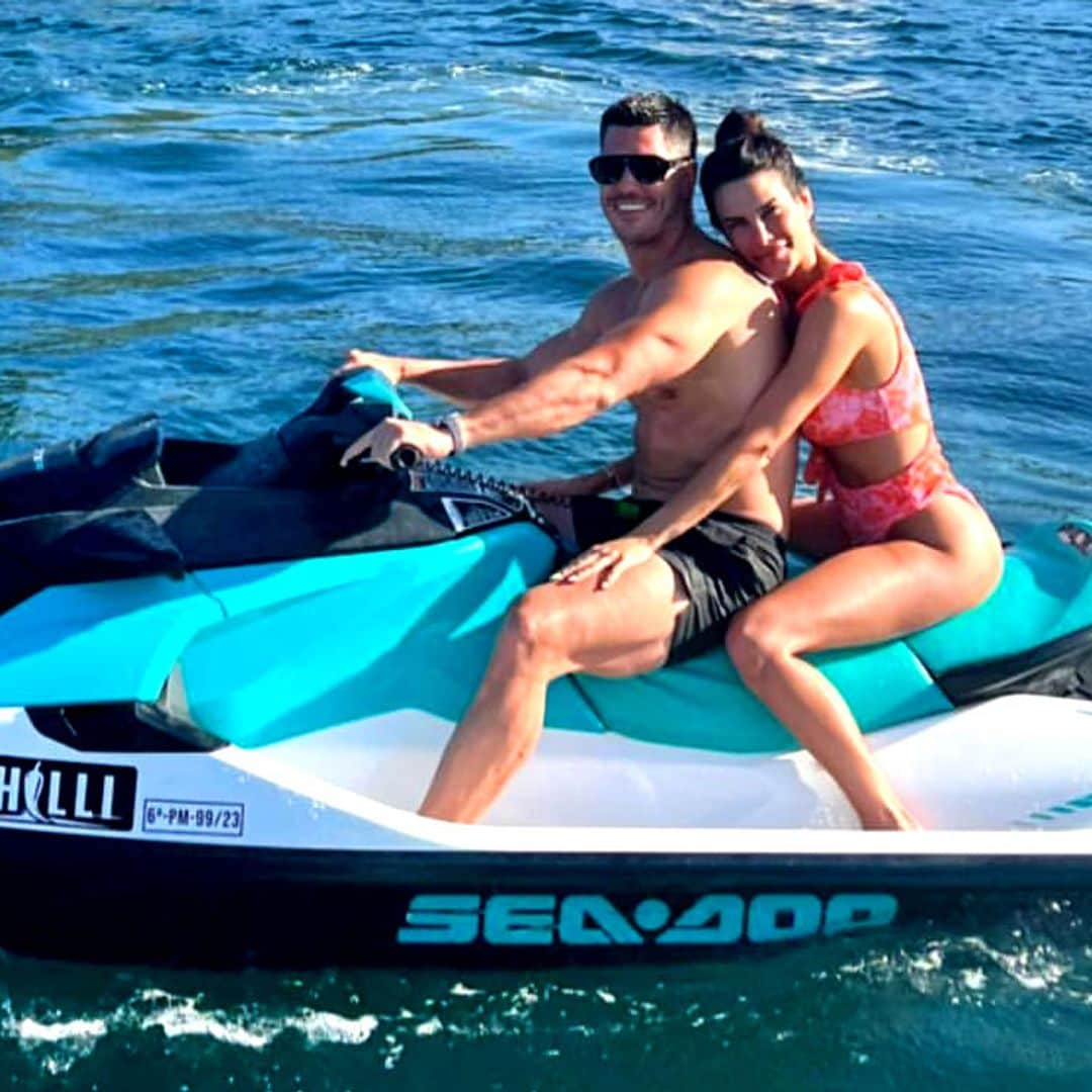 Las espectaculares vacaciones de Carla Barber con su novio, pasión en alta mar subidos ¡a la moto acuática!