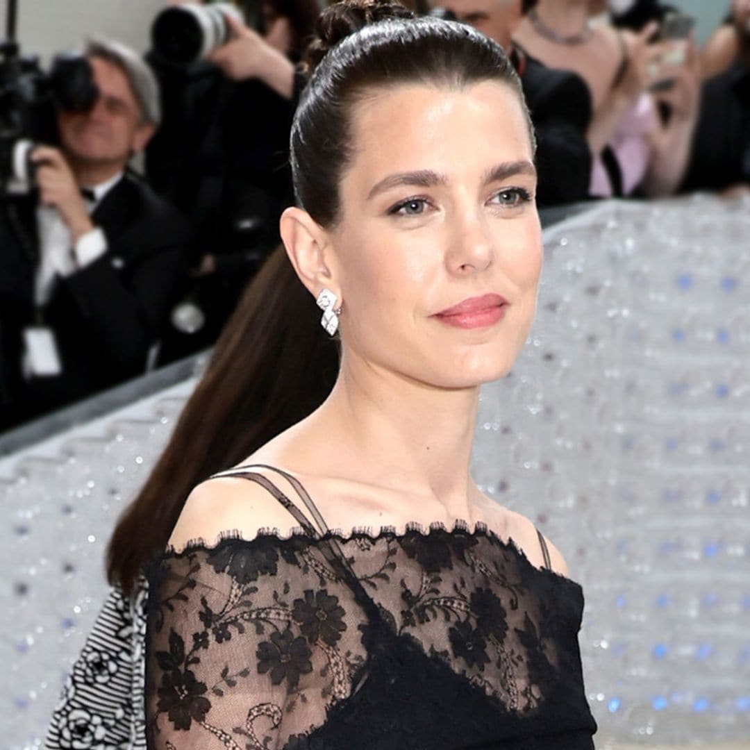 El look de encaje de Carlota Casiraghi, la 'royal' que siempre triunfa en la Gala MET