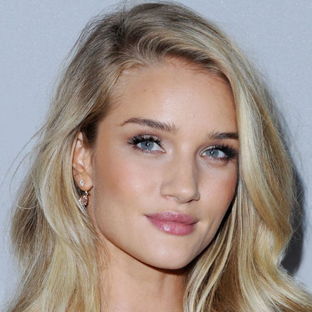 Así se maquilla Rosie Huntington-Whiteley... ¡en dos minutos!