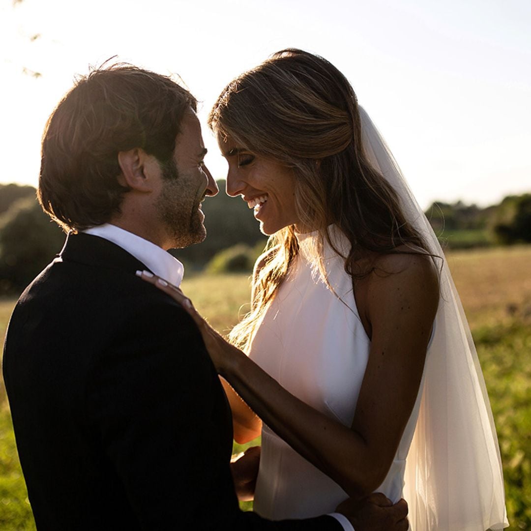 La novia que se casó en la Costa Brava con un vestido sencillo y una espalda de alto impacto