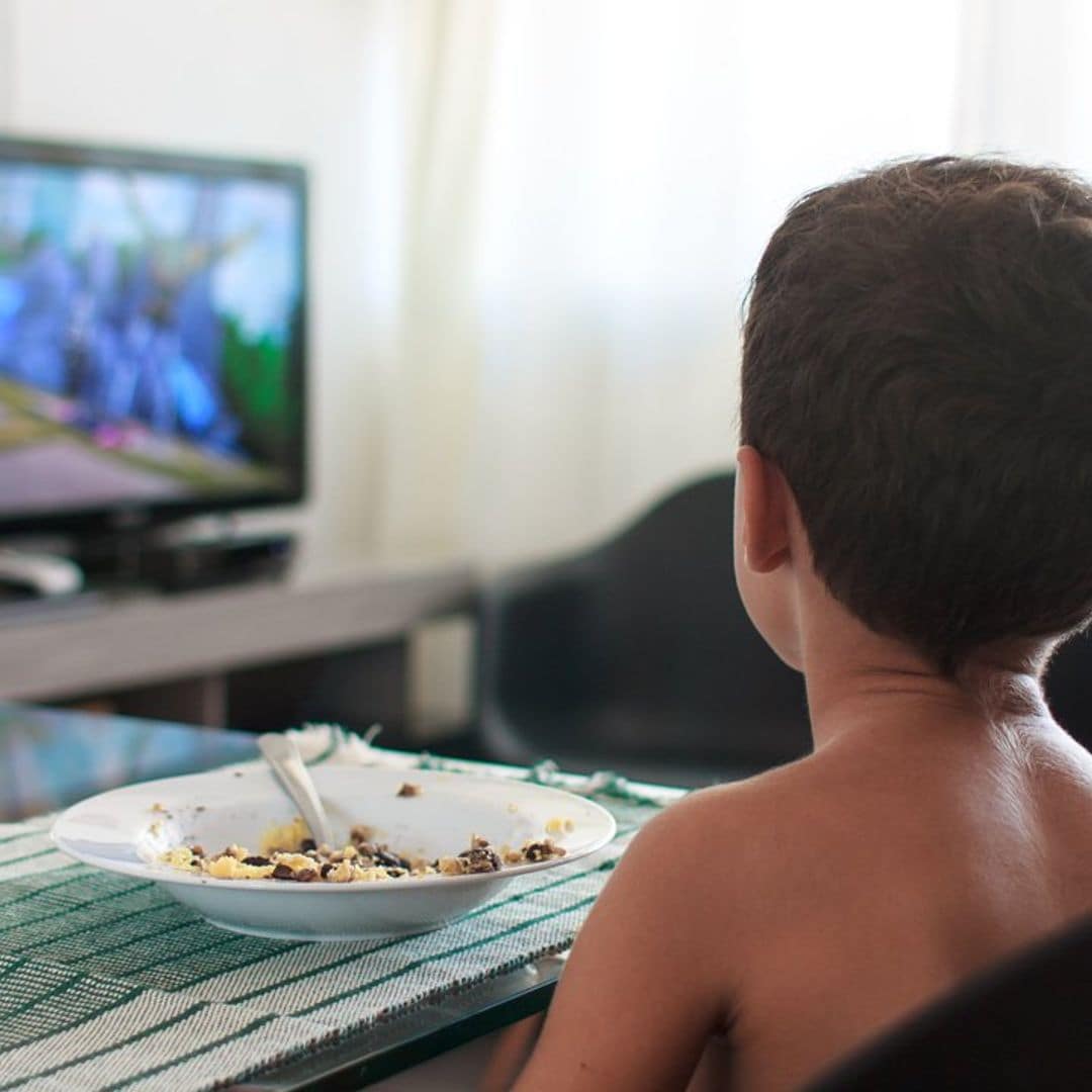 A más horas delante del televisor, más niños con sobrepeso