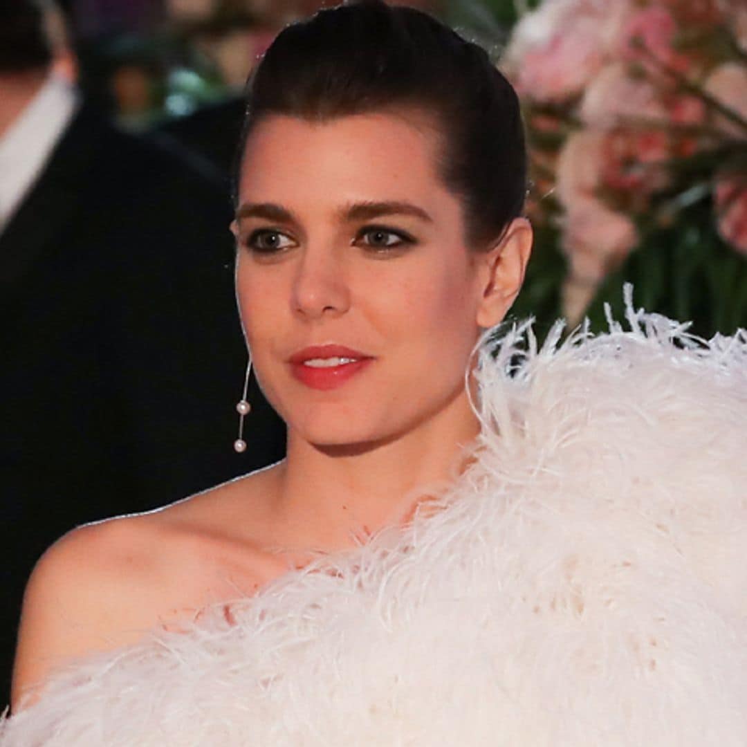 Carlota Casiraghi y su espectacular look en el Baile de la Rosa, al detalle