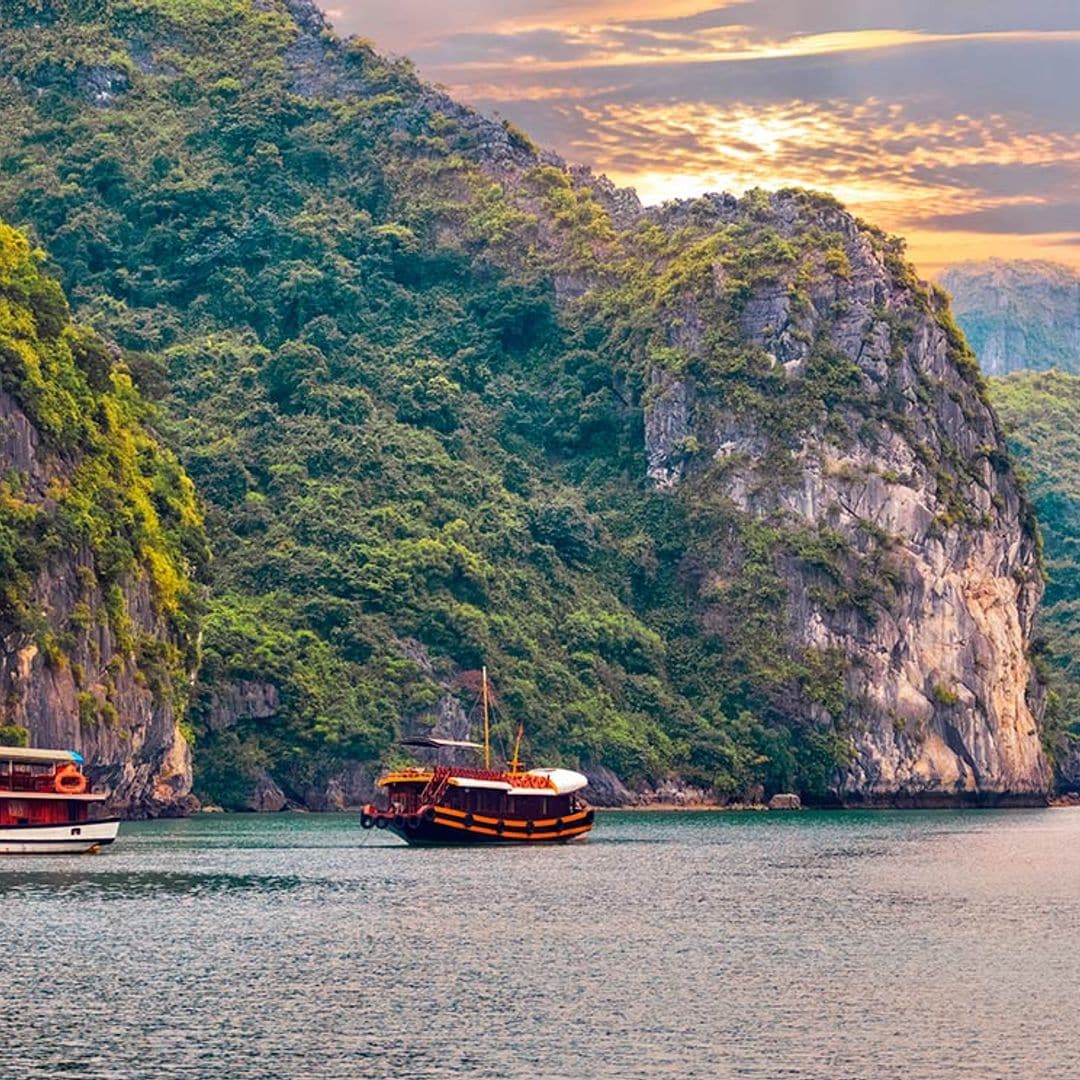 bahia de halong vietnam atardecer