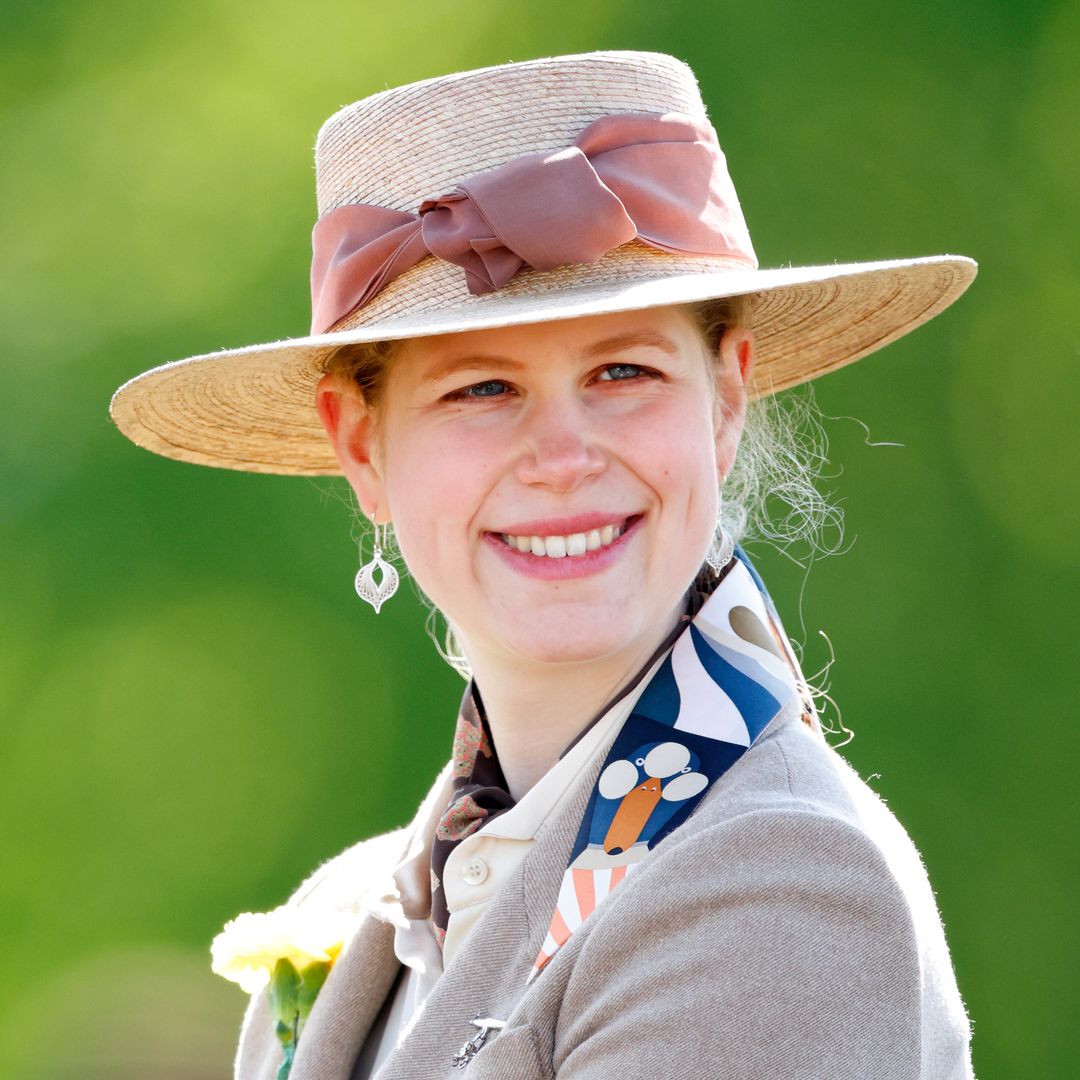 Lady Louise Windsor se enfunda el uniforme militar para seguir los pasos de su abuela Isabel II