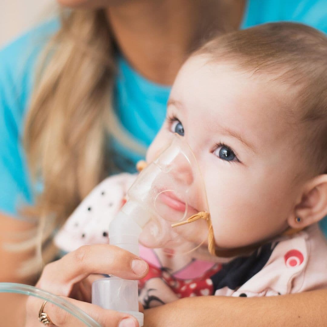 ¿Cuándo está indicado el uso de un nebulizador pediátrico y cómo se hace?