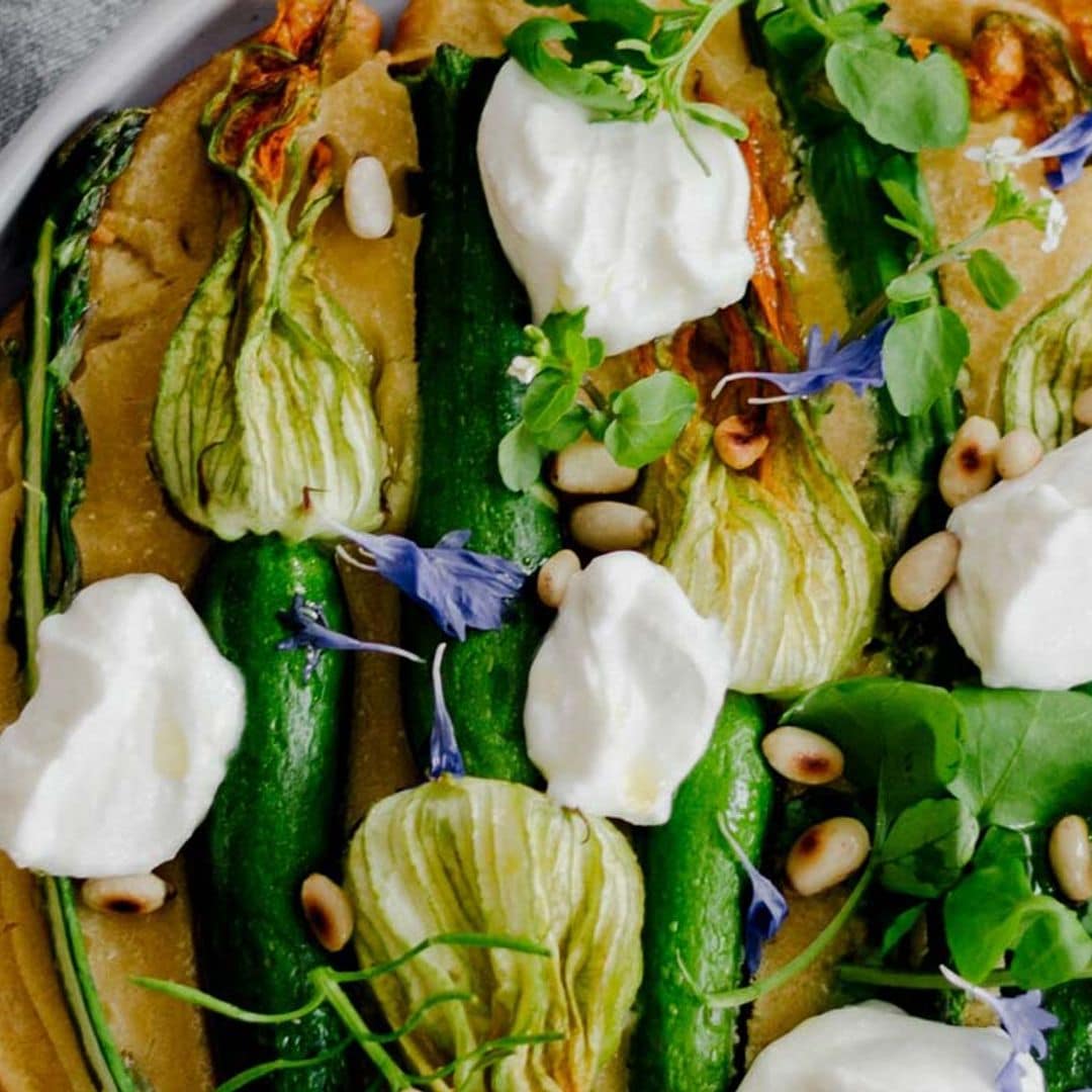 'Socca' o crepe de harina de garbanzo con flores de calabacín y 'ricotta'