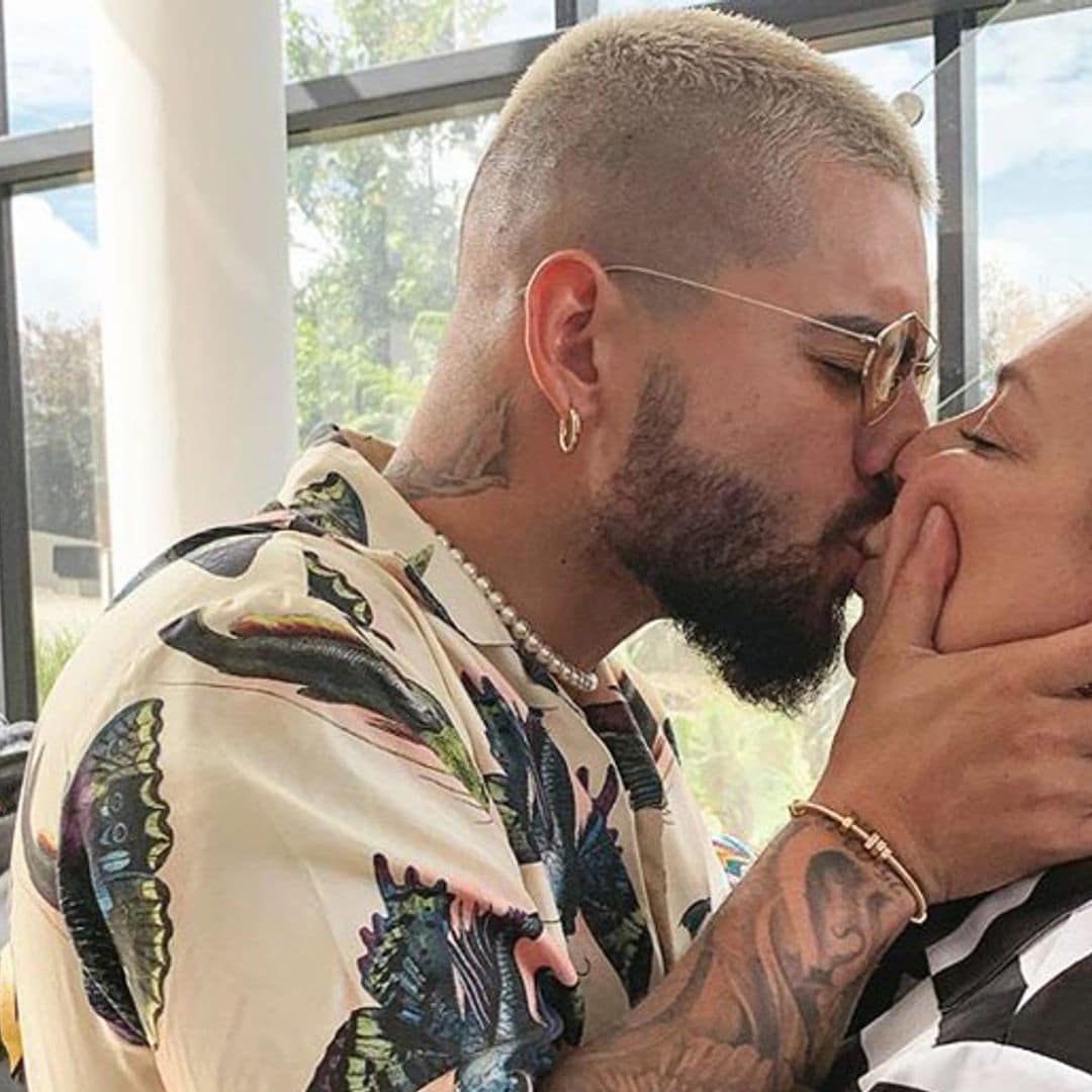 Maluma besa en la boca a su mamá por el Día de las Madres