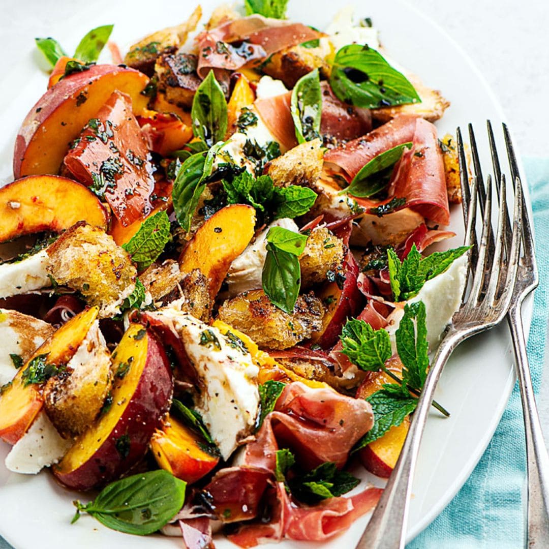 Ensalada de nectarinas, jamón y 'mozzarella'