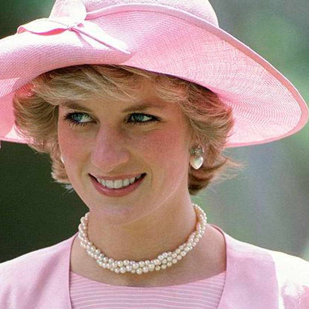 Vestido de Lady Di rompe récord en subasta millonaria