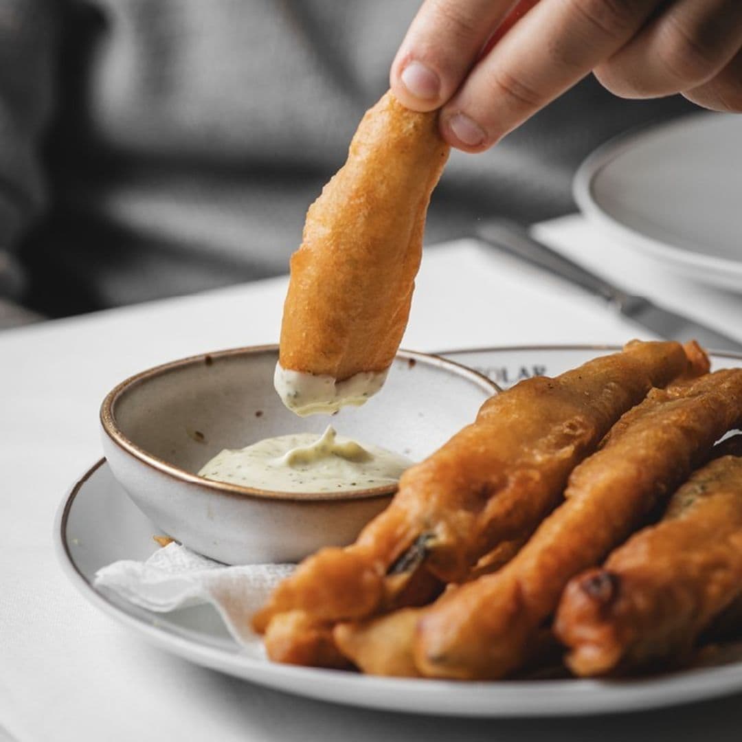 Peixinhos da horta, receta de verdura en tempura, un clásico de la cocina portuguesa.