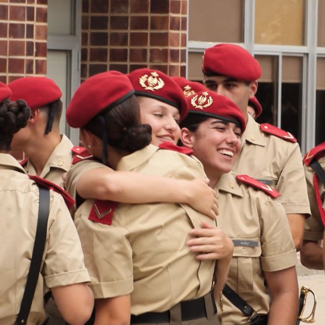 La princesa Leonor como nunca la habíamos visto: abrazos, risas y conexión con sus compañeros militares