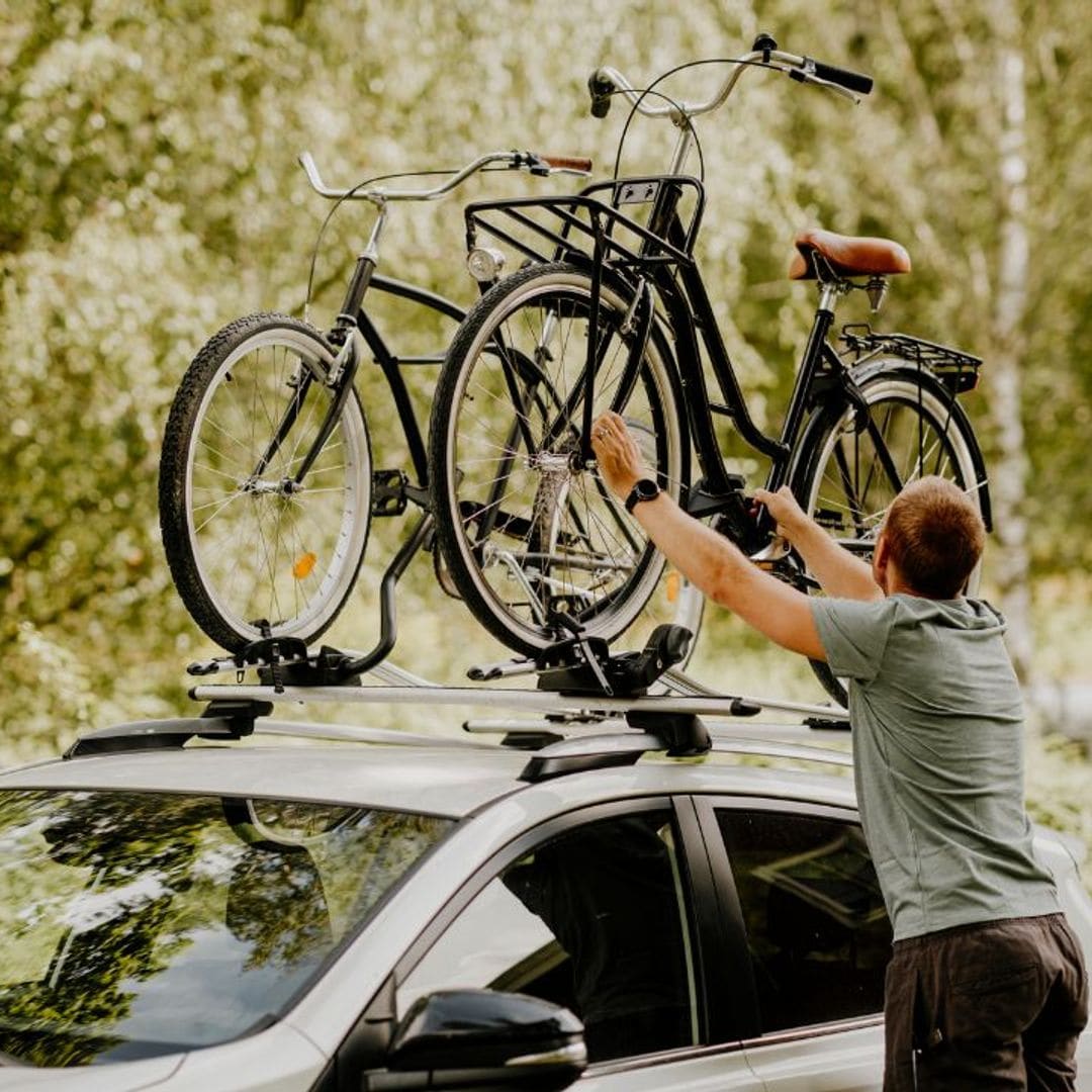 ¿La bicicleta es tu mejor compañera de viaje? Estos son los mejores portabicicletas para el coche