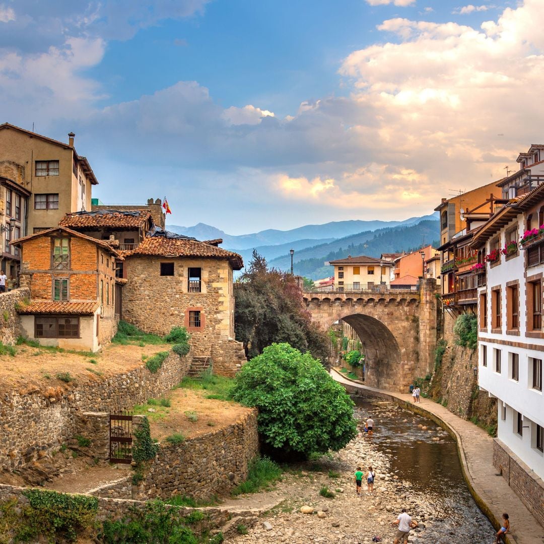 Potes queda a las puertas del monasterio de Santo Toribio de Liébana.