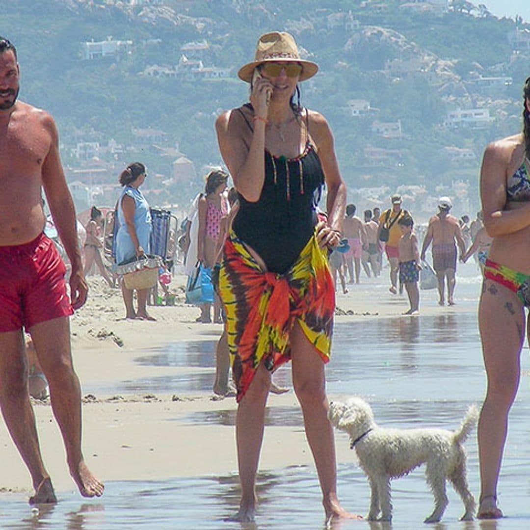 Paz Padilla, divertida jornada de sol y juegos en las playas de Cádiz