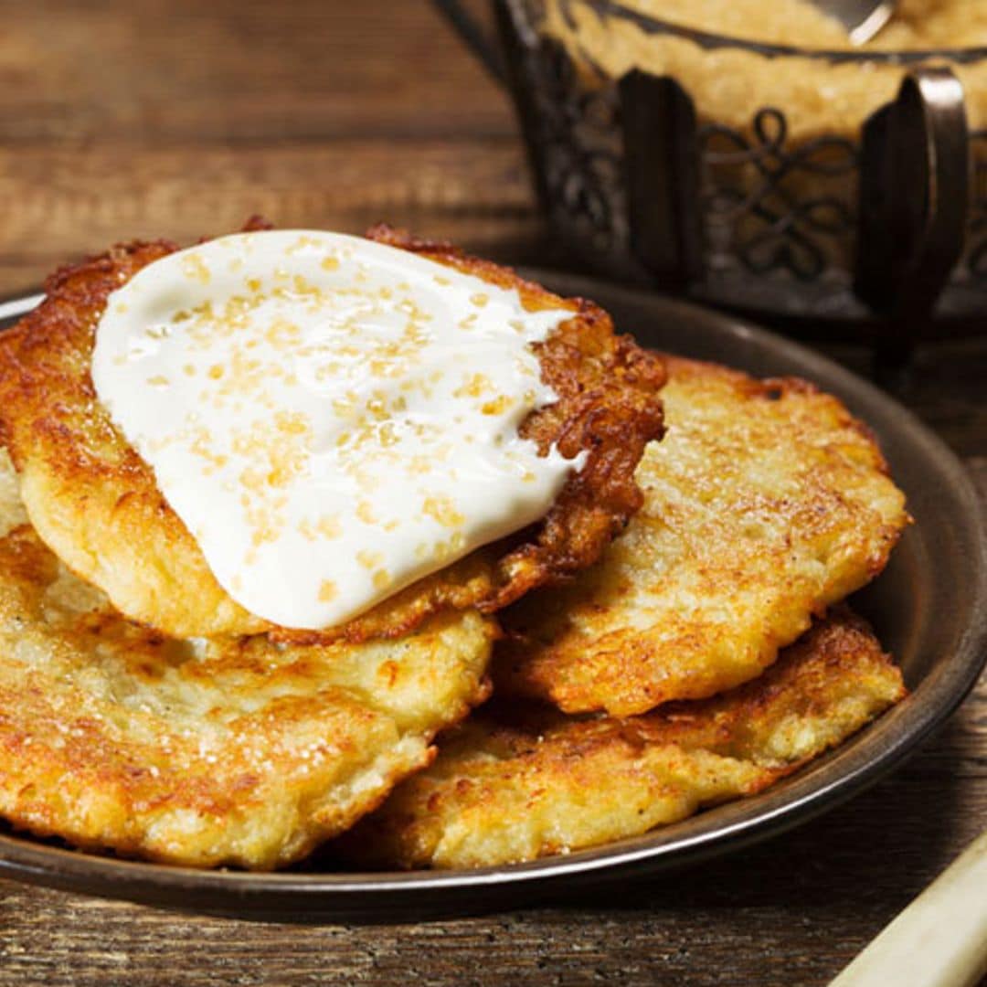 Tortitas de patata con azúcar moreno y 'cream sour'