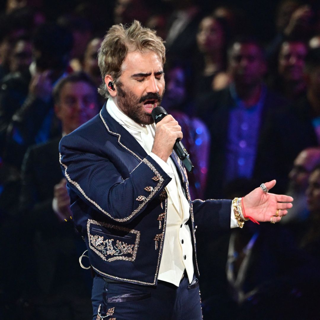 Al ritmo de mariachi, Alejandro Fernández rinde homenaje a don Vicente en los Latin Grammy