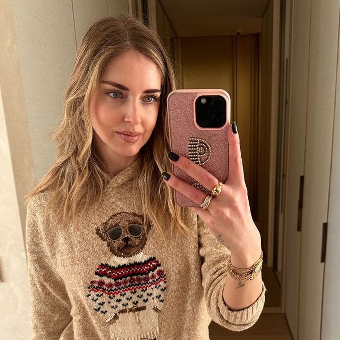 Chiara Ferragni y Paula Echevarría, unidas por el jersey con estampado de oso que revolucionó el lujo en los 90