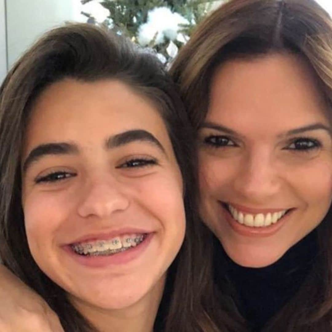 Rashel Díaz presume orgullosa que su hija Daniela está lista para conducir