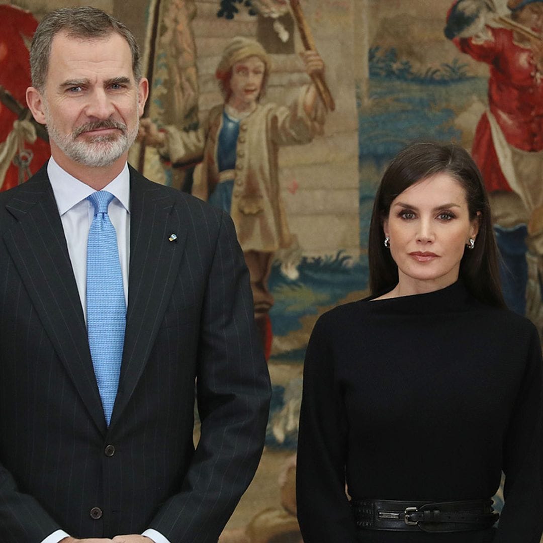 Don Felipe y doña Letizia, implicados en la crisis del coronavirus: conversan con varios hospitales