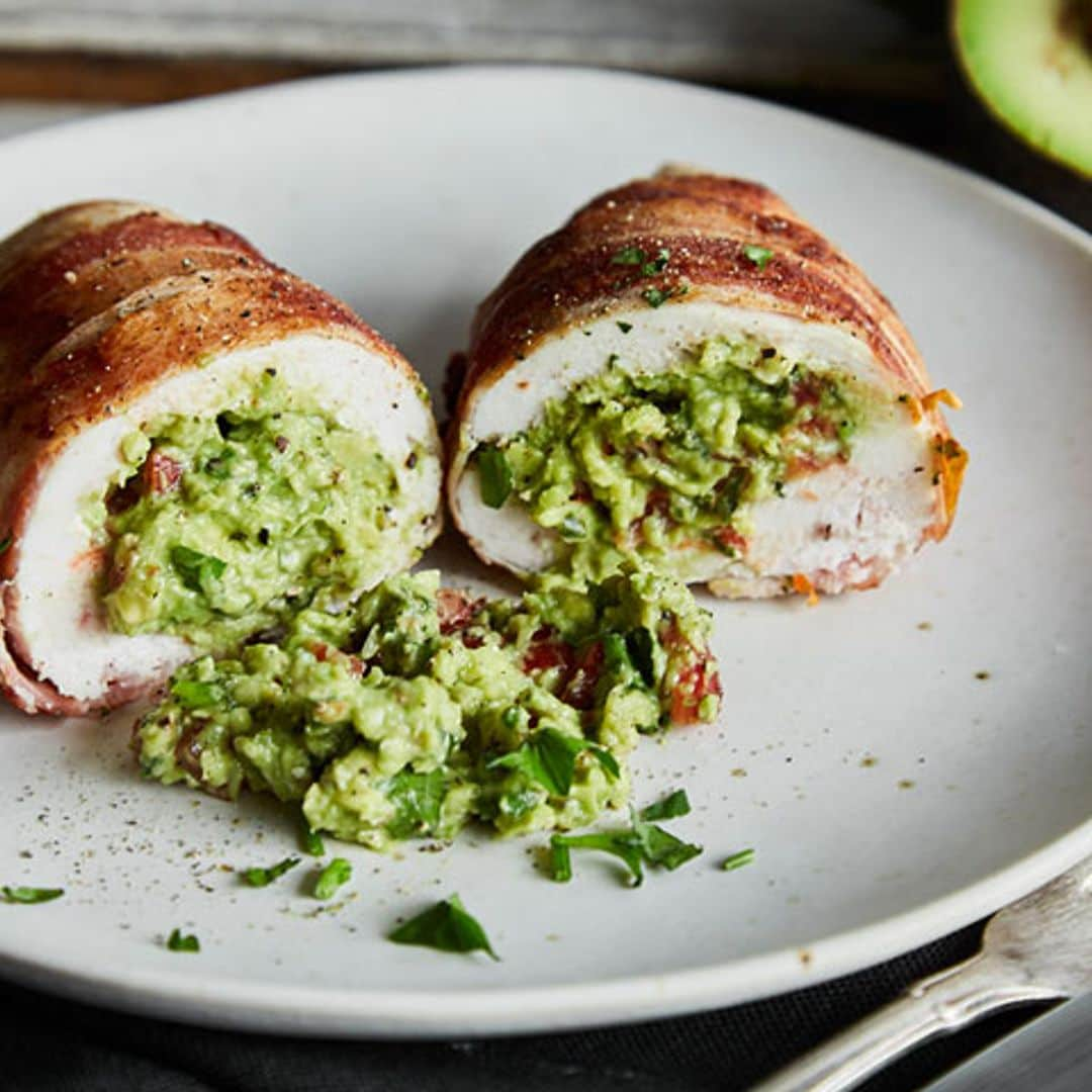 Pollo relleno de aguacate