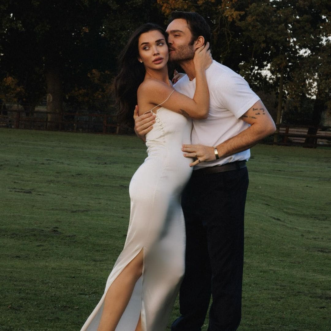 Ed Westwick, de Gossip Girl,  y Amy Jackson, de Supergirl, anuncian que van a ser padres