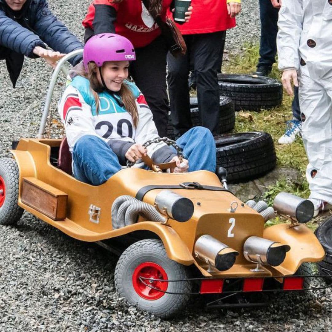 Ingrid y Sverre Magnus de Noruega, su loca y divertida carrera de coches