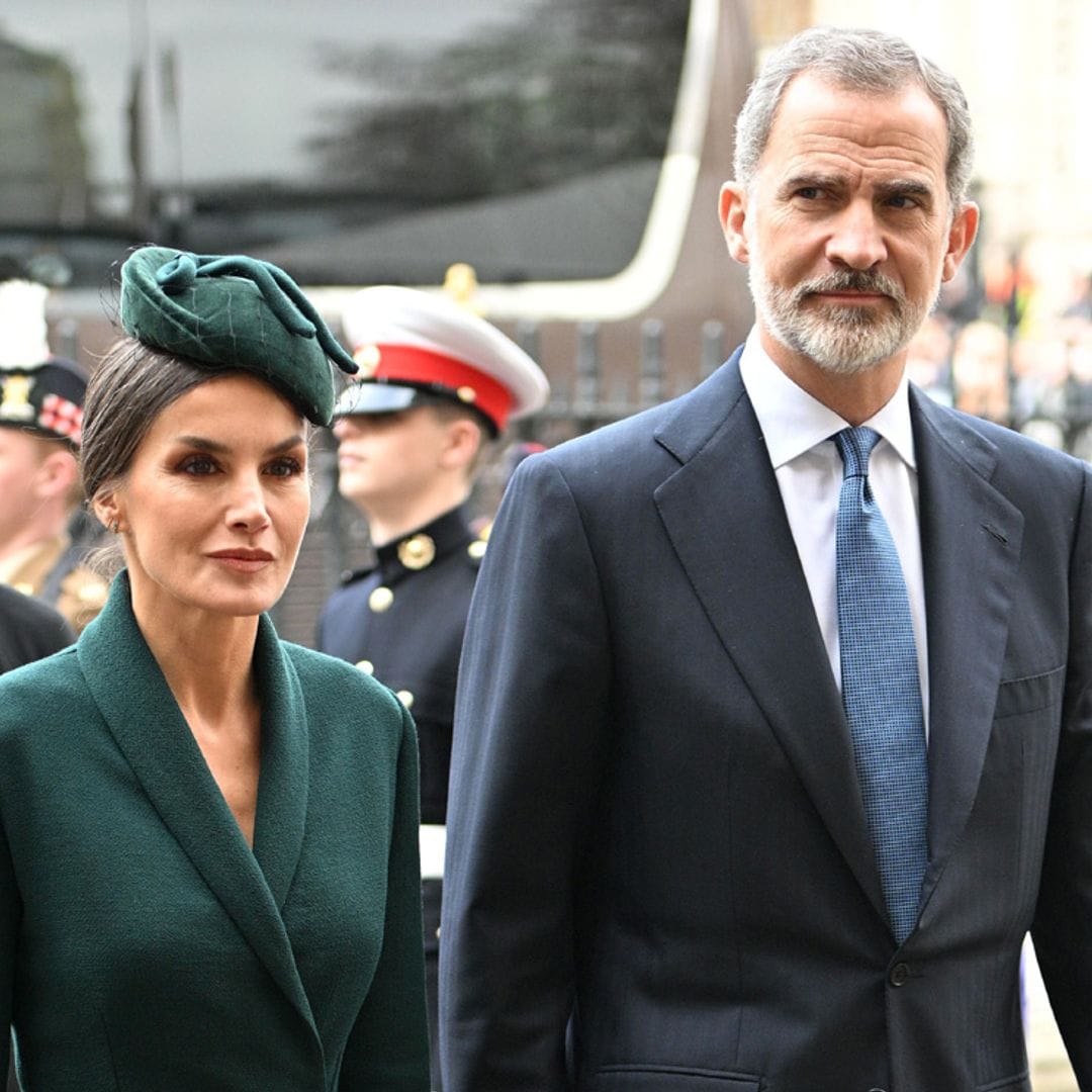 Don Felipe y doña Letizia asisten a la solemne despedida de su 'querido tío Philip'