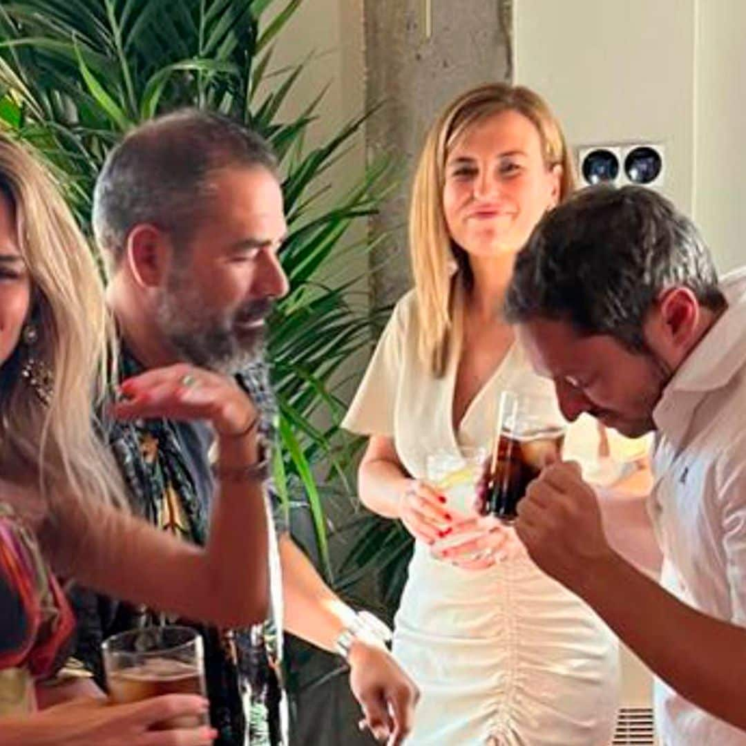 La explosión de felicidad de Amelia Bono en su fiesta de su cumpleaños junto a su marido, Manuel Martos