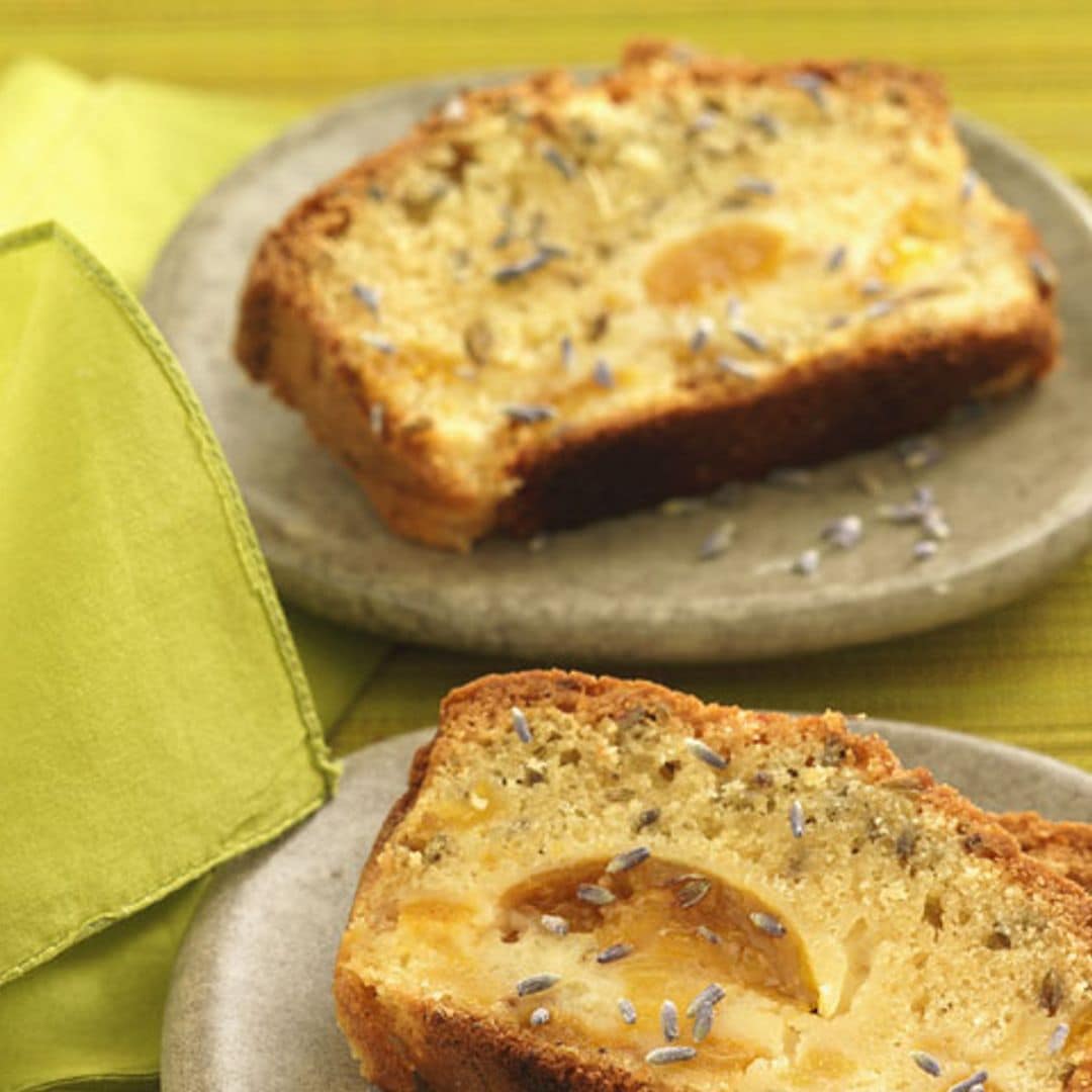 Pastel de albaricoque y lavanda